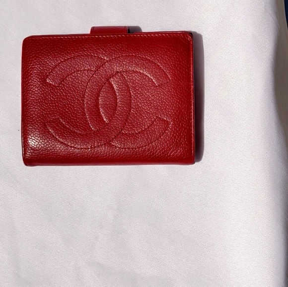🔥🔥🔥CHANEL Red CC Logo Cavair Wallet Authentic - Picture 1 of 10